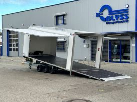 Fahrzeugtransporter mit Kofferaufbau